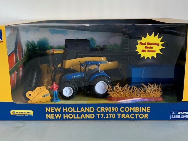 New Holland CR9090 + New Holland T7.270 Playset - 1:32
